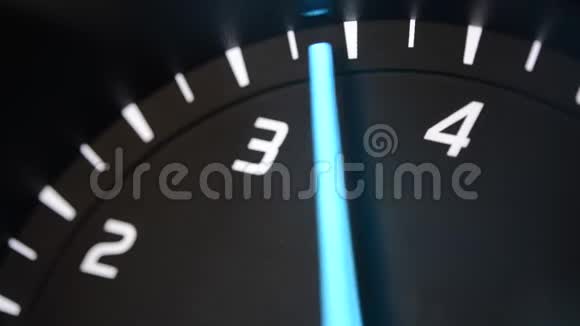 汽车测速器每分钟测速器特写视频的预览图