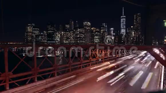 纽约布鲁克林大桥晚间交通视频的预览图
