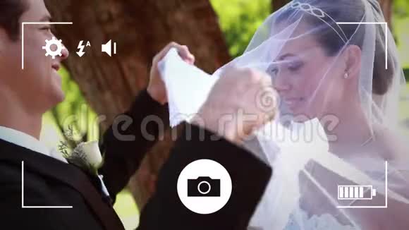 用数码相机拍摄新郎新娘的照片视频的预览图
