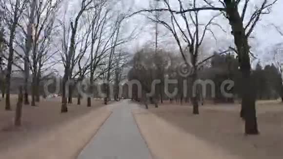德国柏林公共幼儿园冬季时光流逝步行视频的预览图