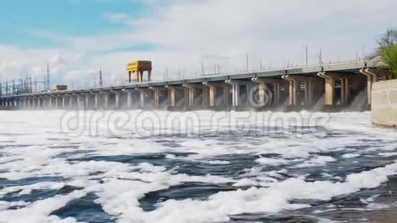 伏尔加水电站或伏尔加GES最大的发电站伏尔加格勒水电站水电视频的预览图