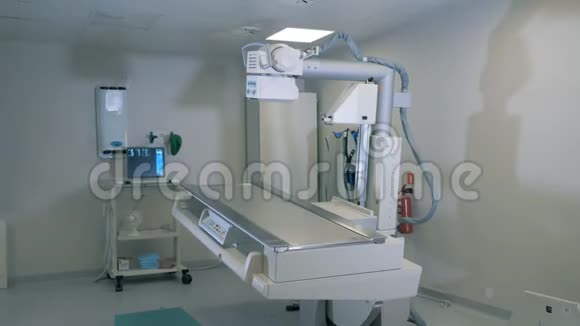扫描x射线设备工作在一个空的病房关闭视频的预览图