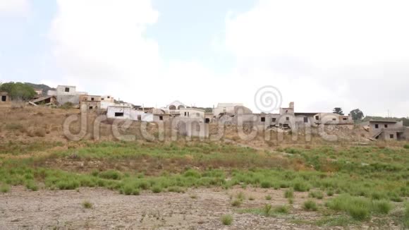 希腊克里特洪水后被废弃的村庄房屋被毁视频的预览图