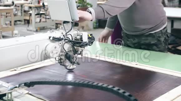 电脑自动缝机操作人员设定程序视频的预览图