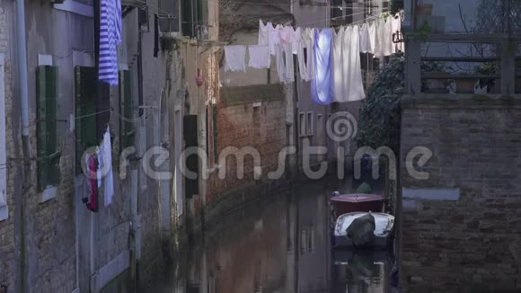 威尼斯后街运河有洗衣店视频的预览图