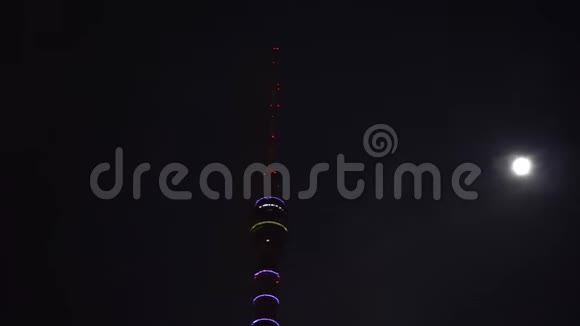欧洲最高的建筑奥斯坦基诺电视塔接近满月4K视频的预览图