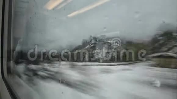 从火车上看到的雪景视频的预览图