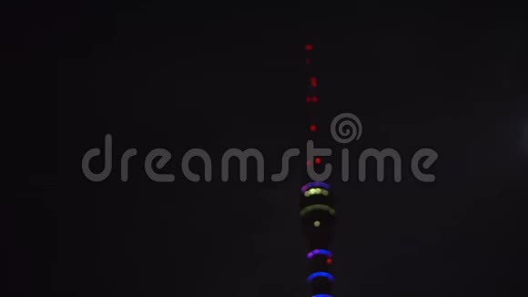 欧洲最高的建筑奥斯坦基诺电视塔接近满月4K视频的预览图