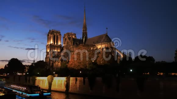 巴黎圣母院大教堂夜景视频的预览图