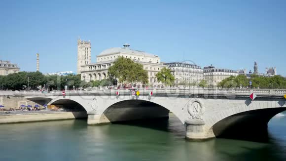从塞纳河和查阿特莱区到巴黎的时间流逝视频的预览图
