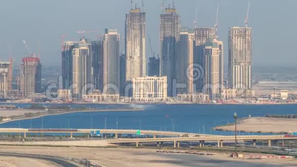在迪拜溪港建造新的摩天大楼迪拜阿联酋视频的预览图