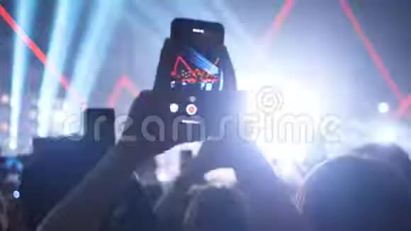 摇滚音乐会社交网络智能手机风扇视频的预览图