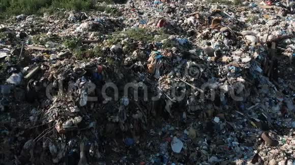 污染概念垃圾堆放在垃圾堆或填埋场环境污染生态问题在附近视频的预览图