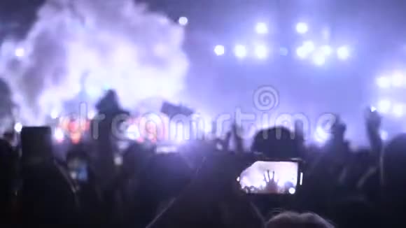摇滚音乐会社交网络智能手机风扇视频的预览图