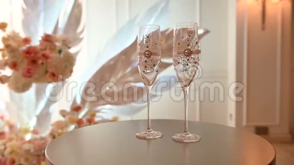 装饰的香槟酒杯婚礼风格视频的预览图