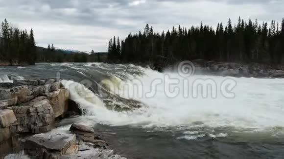 山河水伴慢动作特写挪威美丽的自然视频的预览图