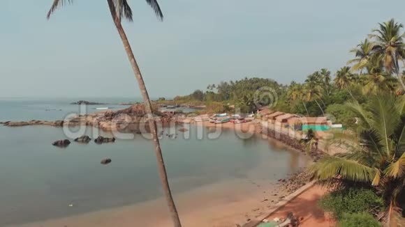 美丽的帕特姆海滩背景棕榈树空中观景景观印度的果阿州视频的预览图