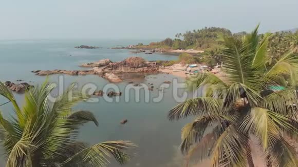 美丽的帕特姆海滩背景棕榈树空中观景景观印度的果阿州视频的预览图