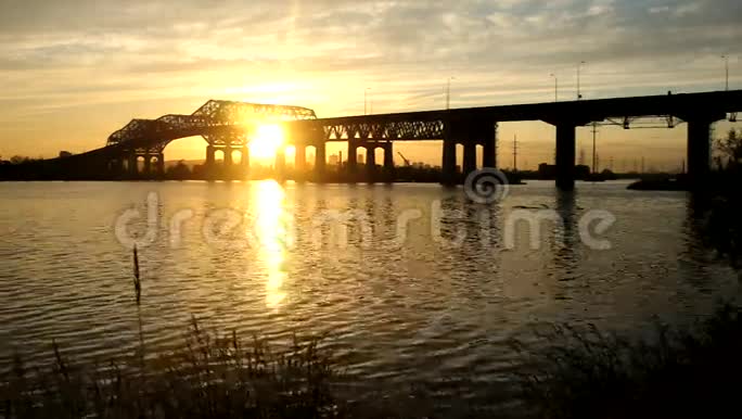 尚普兰桥视频的预览图