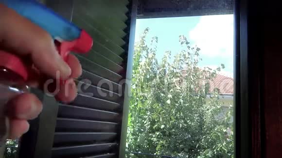 清洁窗户视频的预览图