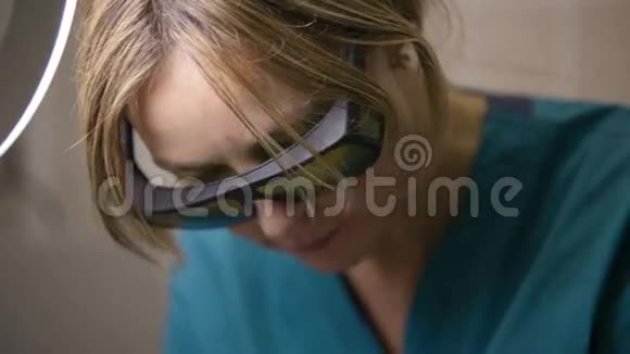 医生在做部分皮肤激光治疗视频的预览图