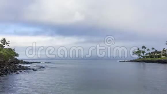 时间推移移动的云海湾视频的预览图