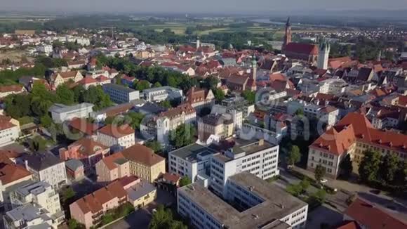 一个拥有现代建筑的德国大城市的空中镜头4k视频的预览图