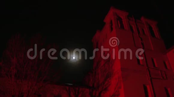 红色鬼屋和满月视频的预览图