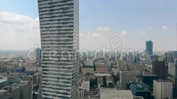 华沙莫德姆高层建筑空中镜头视频的预览图