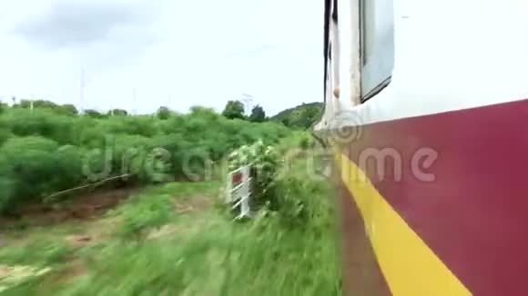 列车运行视图侧门和侧窗视频的预览图