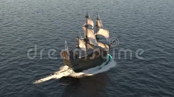 一艘中世纪的船在广阔的蓝色海洋中航行中世纪海上冒险的概念视频的预览图