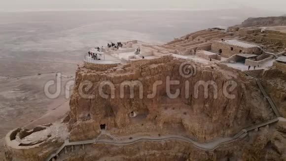 翱翔空中4K视野马萨达以色列拍摄飞行无人机在马萨达周围飞行这是一座古老的犹太堡垒视频的预览图
