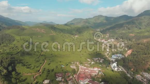 蒙纳市附近无人机茶园的鸟瞰图纳拉坦尼村喀拉拉邦印度视频的预览图