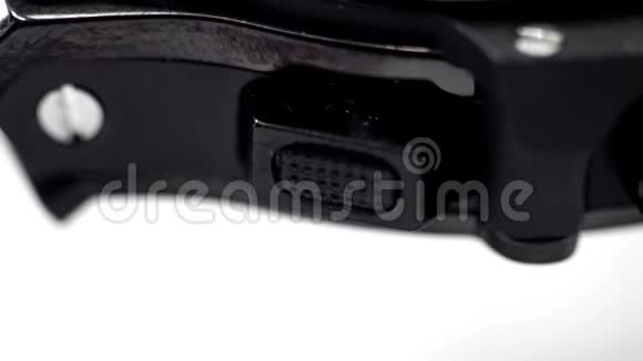 黑色手表特写的按钮视频的预览图
