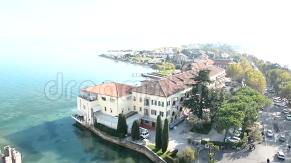 意大利加尔达湖上的天狼星鸟瞰图视频的预览图