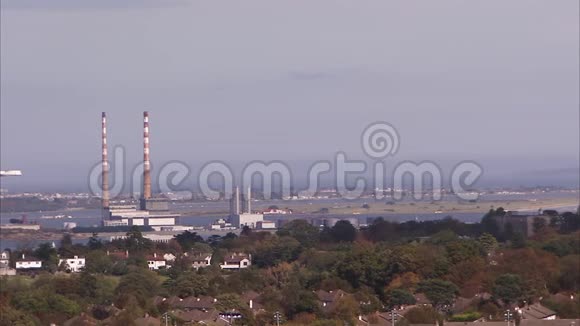 在爱尔兰高的工厂管视频的预览图