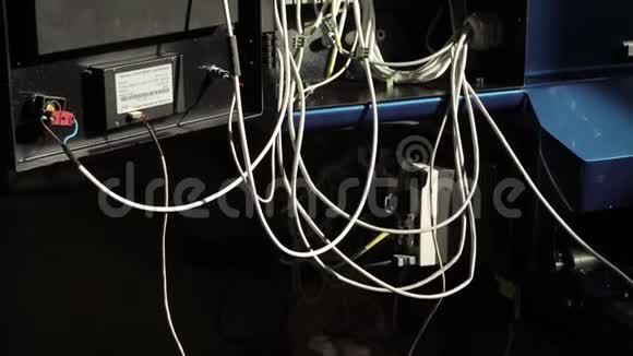 演示工厂计算机的完整内部部件视频的预览图