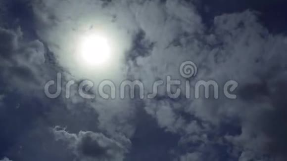 云层遮住了太阳视频的预览图