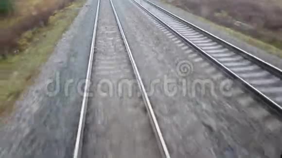 从火车的后窗可以看到视频的预览图