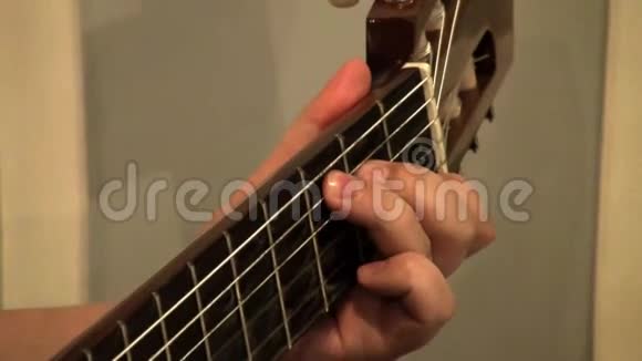 吉他演奏视频的预览图