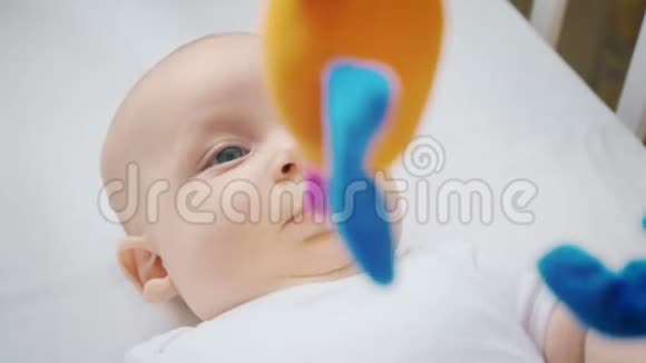 四个月宝宝手机视频视频的预览图