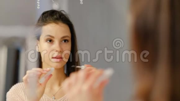 美妆化妆品生活方式女孩睫毛膏视频的预览图