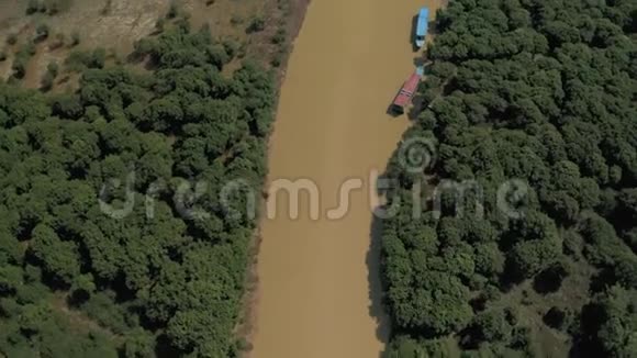 柬埔寨丛林中的黄河潘邦通勒萨普湖4K视频的预览图
