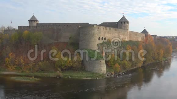 伊万哥罗德要塞十月早晨俄罗斯列宁格勒地区视频的预览图