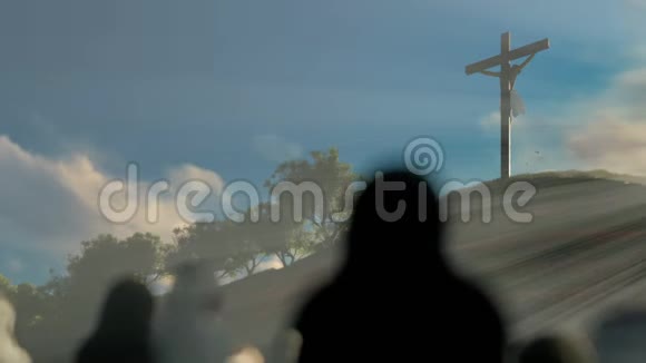 宗教信徒在黎明时分向耶稣祈祷视频的预览图