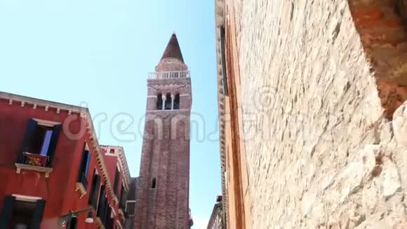 意大利威尼斯2018年7月7日美丽的威尼斯古建筑古教堂顶着蓝天上了一座视频的预览图