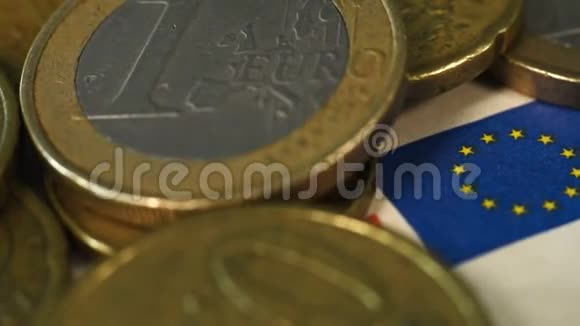 50欧元法案和许多硬币视频的预览图