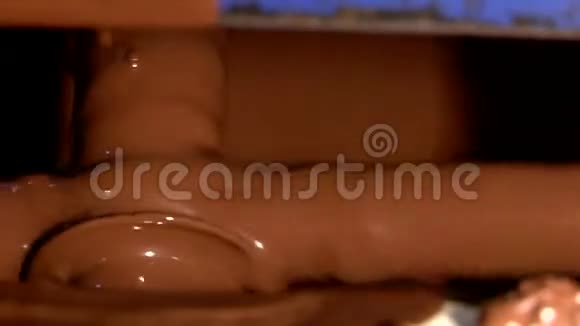 混合巧克力糖霜做饼干视频的预览图