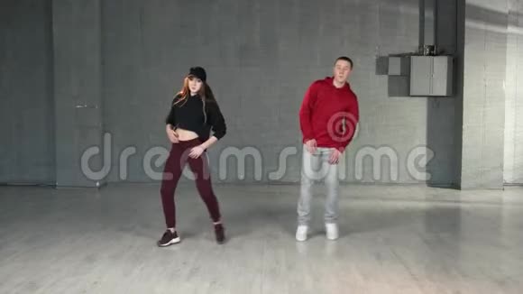 现代风格的舞者表演嘻哈视频的预览图