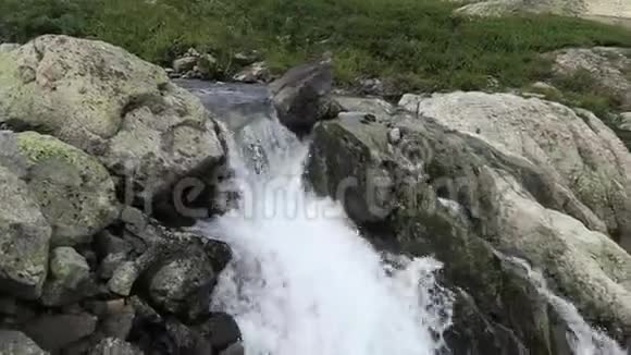 山流溪风景如画俄罗斯阿尔泰山视频的预览图